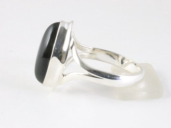 Hoogglans zilveren ring met onyx afbeelding 2