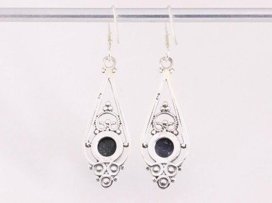Lange opengewerkte zilveren oorbellen met lapis lazuli afbeelding 3