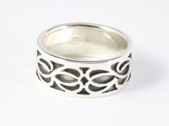 Zware zilveren ring met fantasie gravering afbeelding 1