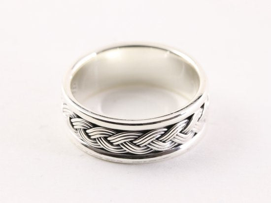 Zware zilveren ring met vlechtmotief afbeelding 2