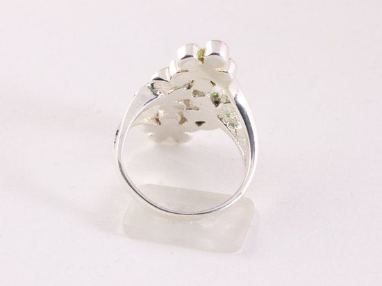Langwerpige zilveren bloemen ring met veelkleurige schelp afbeelding 3
