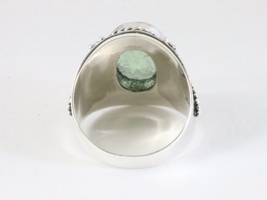 Bewerkte zilveren ring met groene amethist afbeelding 3