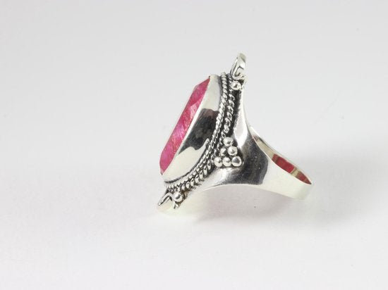 Bewerkte zilveren ring met robijn afbeelding 2