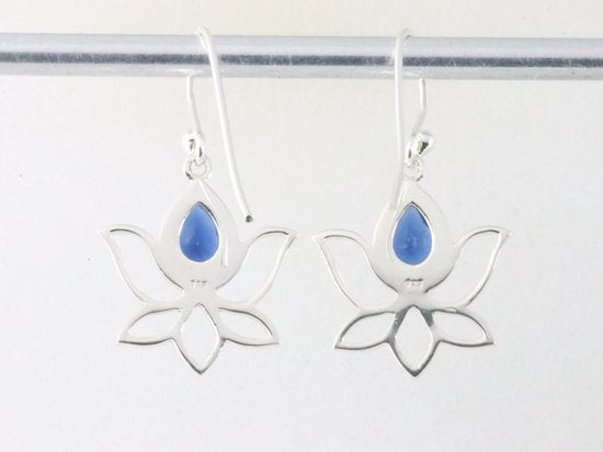 Opengewerkte zilveren lotus oorbellen met ioliet afbeelding 2