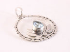 Ronde zilveren lotus bloem hanger met blauwe topaas afbeelding 2