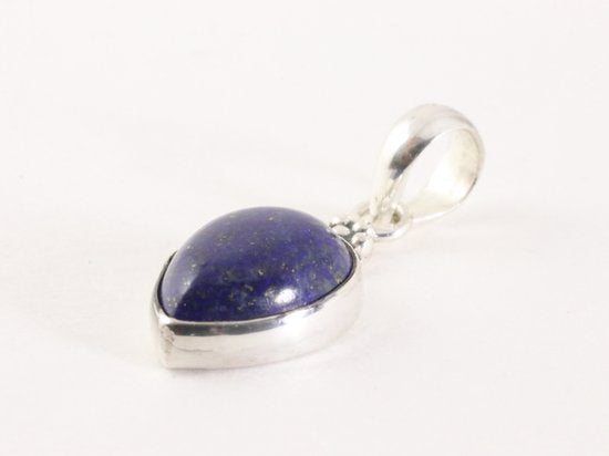 Bewerkte zilveren hanger met lapis lazuli aan ketting afbeelding 2