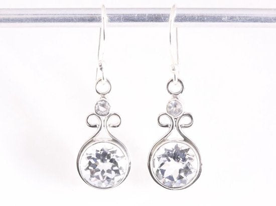 Opengewerkte zilveren oorbellen met bergkristal afbeelding 4