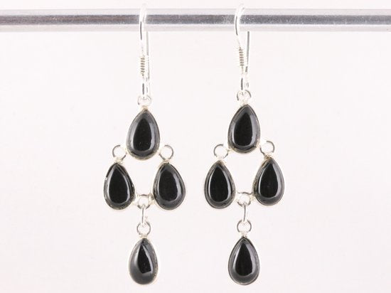 Lange fijne zilveren oorbellen met onyx afbeelding 4