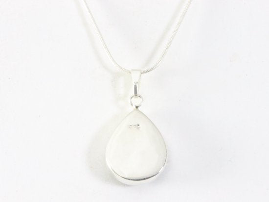 Druppelvormige zilveren hanger met abalone schelp aan ketting afbeelding 3