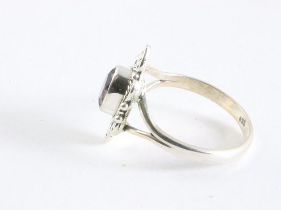 Fijne bewerkte zilveren ring met amethist afbeelding 2