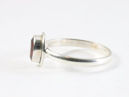 Fijne zilveren ring met granaat afbeelding 2