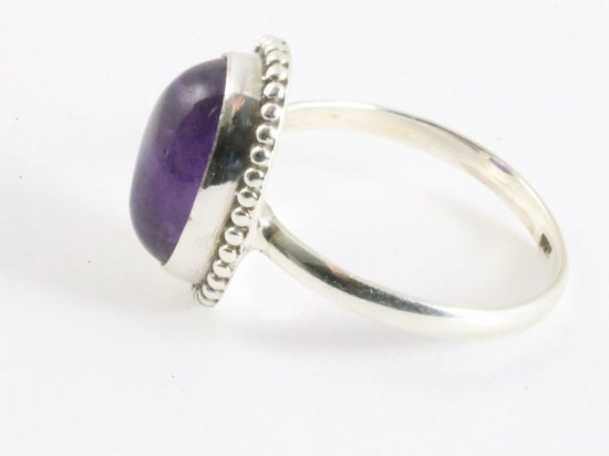 Bewerkte ovale zilveren ring met amethist afbeelding 2