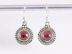 Fijne bewerkte ronde zilveren oorbellen met granaat afbeelding 4