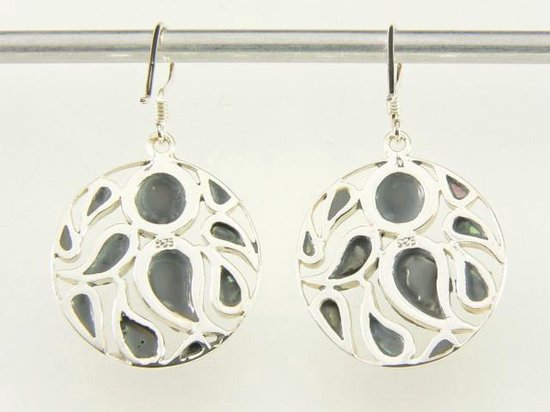 Ronde opengewerkte zilveren oorbellen met abalone schelp afbeelding 3