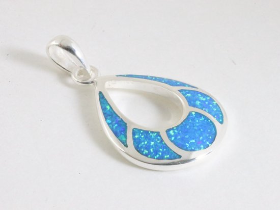 Opengewerkte zilveren hanger met Australische opaal aan ketting afbeelding 2