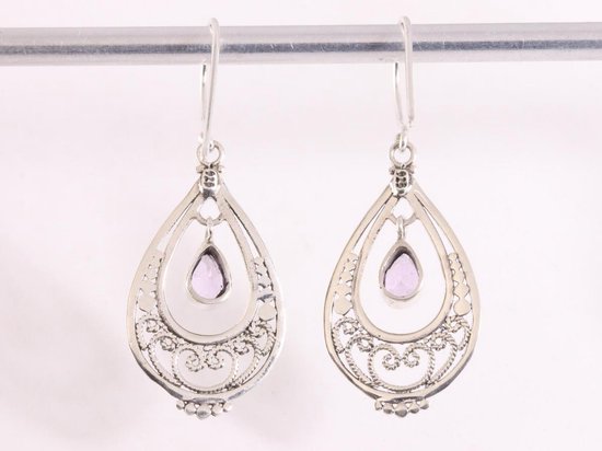 Opengewerkte zilveren oorbellen met amethist afbeelding 3