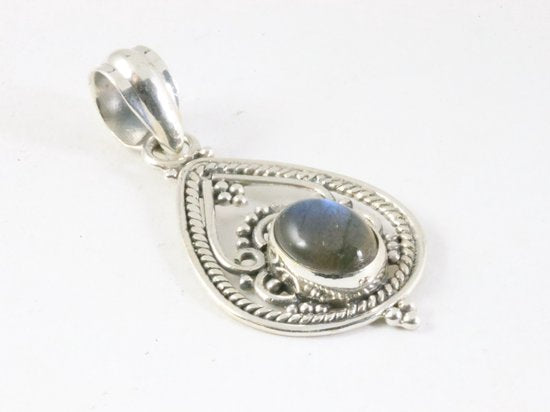 Opengewerkte zilveren hanger met labradoriet afbeelding 2