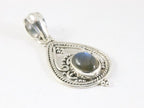 Opengewerkte zilveren hanger met labradoriet afbeelding 2