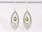 Lange opengewerkte zilveren oorbellen met peridoot afbeelding 4