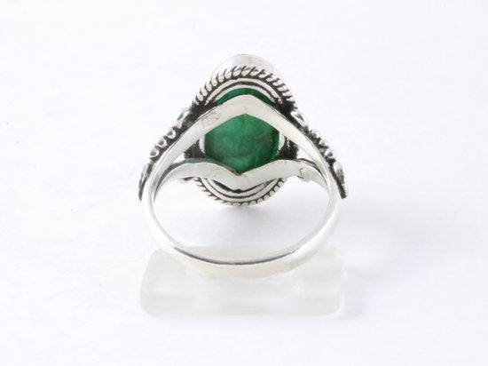 Bewerkte zilveren ring met smaragd afbeelding 3
