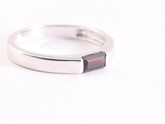 Fijne hoogglans zilveren ring met granaat afbeelding 1