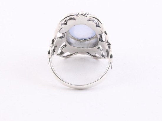Opengewerkte zilveren ring met blauwe chalcedoon afbeelding 4