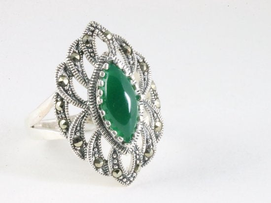 Zware opengewerkte zilveren ring met jade en marcasiet afbeelding 1