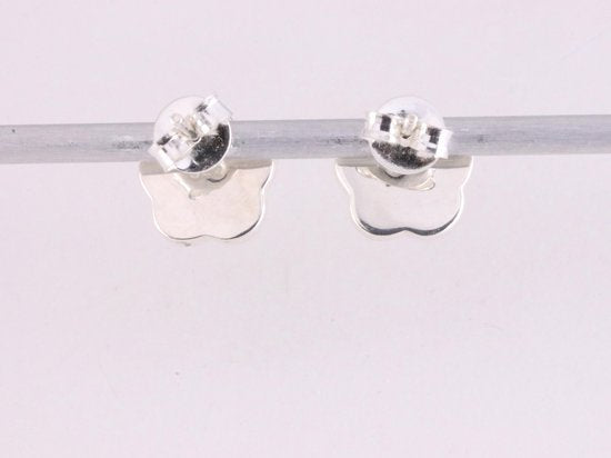 Bloemvormige zilveren oorstekers met rode koraal steen afbeelding 2