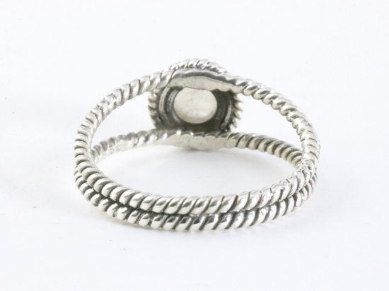 Opengewerkte zilveren ring met regenboog maansteen afbeelding 3