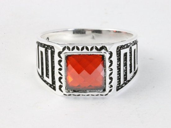 Bewerkte zilveren ring met rode kristal afbeelding 4