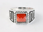 Bewerkte zilveren ring met rode kristal afbeelding 4