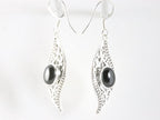 Lange bewerkte zilveren oorbellen met onyx afbeelding 2