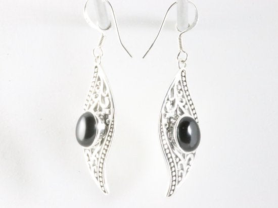 Lange bewerkte zilveren oorbellen met onyx afbeelding 2