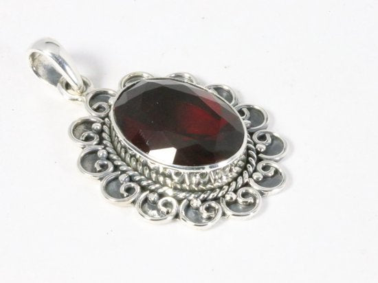 Bewerkte zilveren hanger met granaat afbeelding 2
