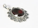 Bewerkte zilveren hanger met granaat afbeelding 2