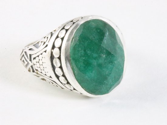 Zware bewerkte zilveren ring met smaragd afbeelding 1