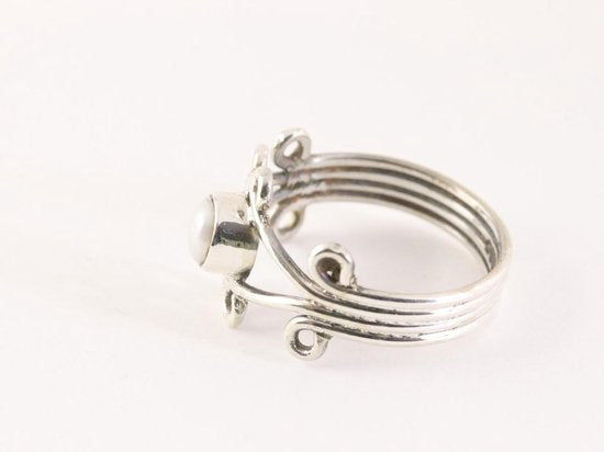 Fijne opengewerkte zilveren ring met parel afbeelding 2