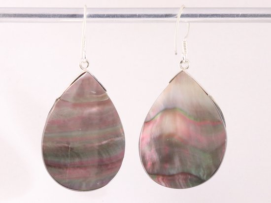 Grote druppelvormige zilveren oorbellen met zwarte parelmoer afbeelding 3