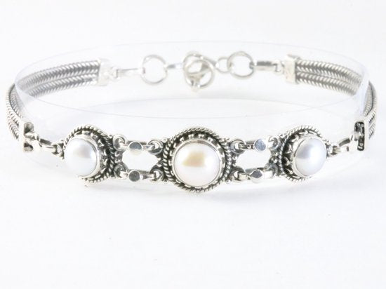 Bewerkte zilveren armband met zoetwater parels afbeelding 1