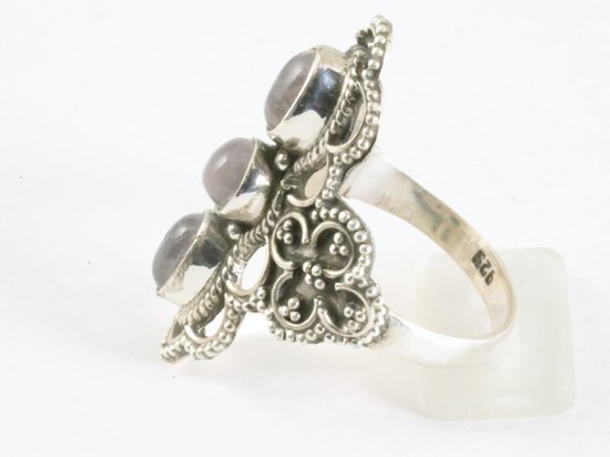 Bewerkte zilveren ring met 3 rozenkwarts stenen afbeelding 2