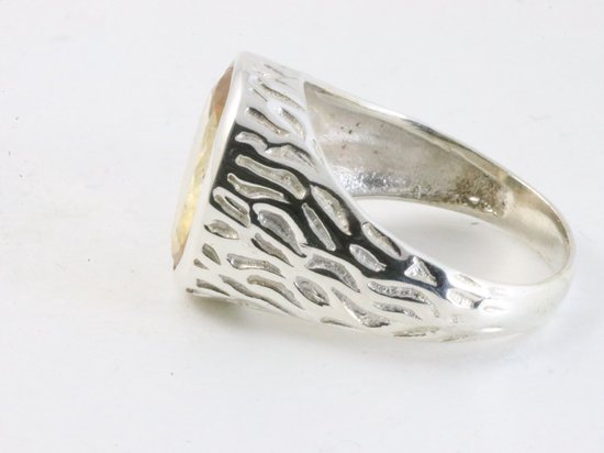 Bewerkte zilveren herenring met citrien afbeelding 2