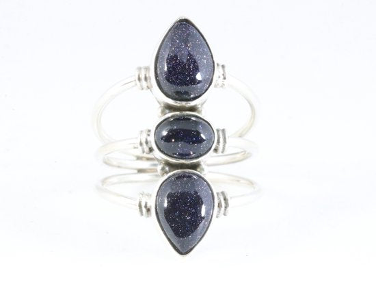 Opengewerkte zilveren ring met 3 blauwe zonnestenen afbeelding 4