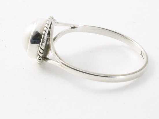 Fijne bewerkte ronde zilveren ring met parel afbeelding 2