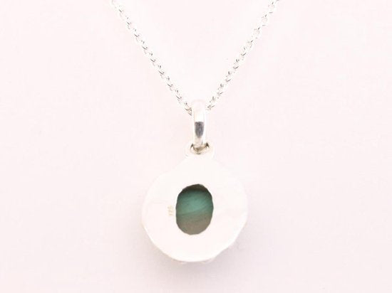 Fijne bewerkte zilveren hanger met malachiet aan ketting afbeelding 3