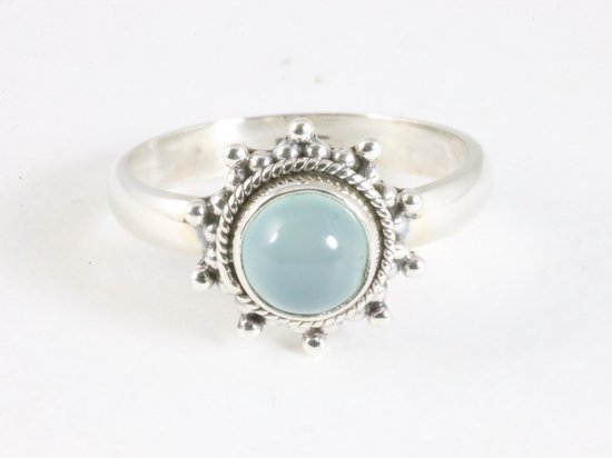Fijne bewerkte zilveren ring met aqua chalcedoon afbeelding 4