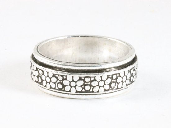 Zware zilveren geluksring met bloemen patroon afbeelding 1