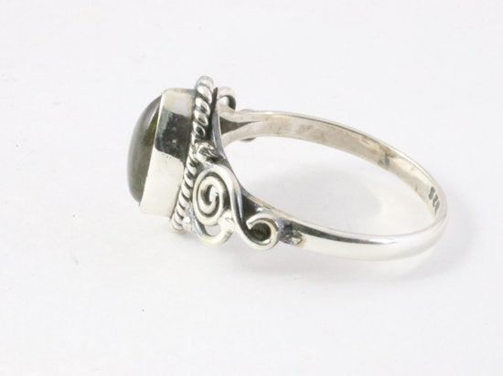 Fijne bewerkte zilveren ring met labradoriet afbeelding 2