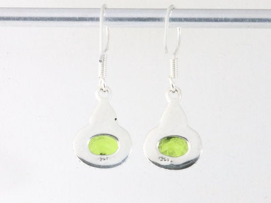 Fijne bewerkte zilveren oorbellen met peridoot afbeelding 3