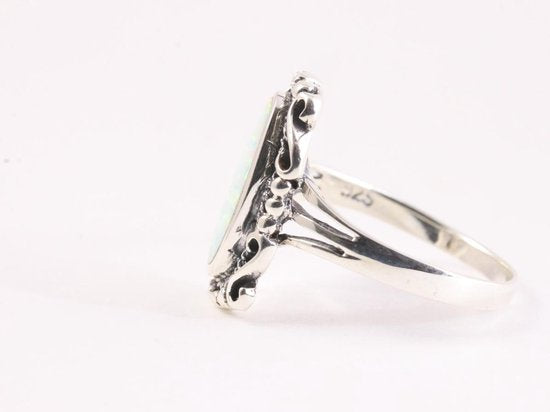 Bewerkte zilveren ring met Australische opaal afbeelding 2