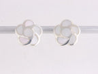 Bloemvormige zilveren oorstekers met parelmoer afbeelding 1